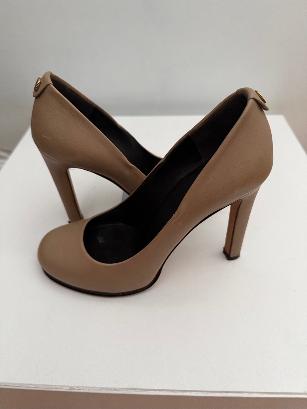 Gucci Women's Tan Leather High Heel Pumps. Size 36 - Picture 4 of 5